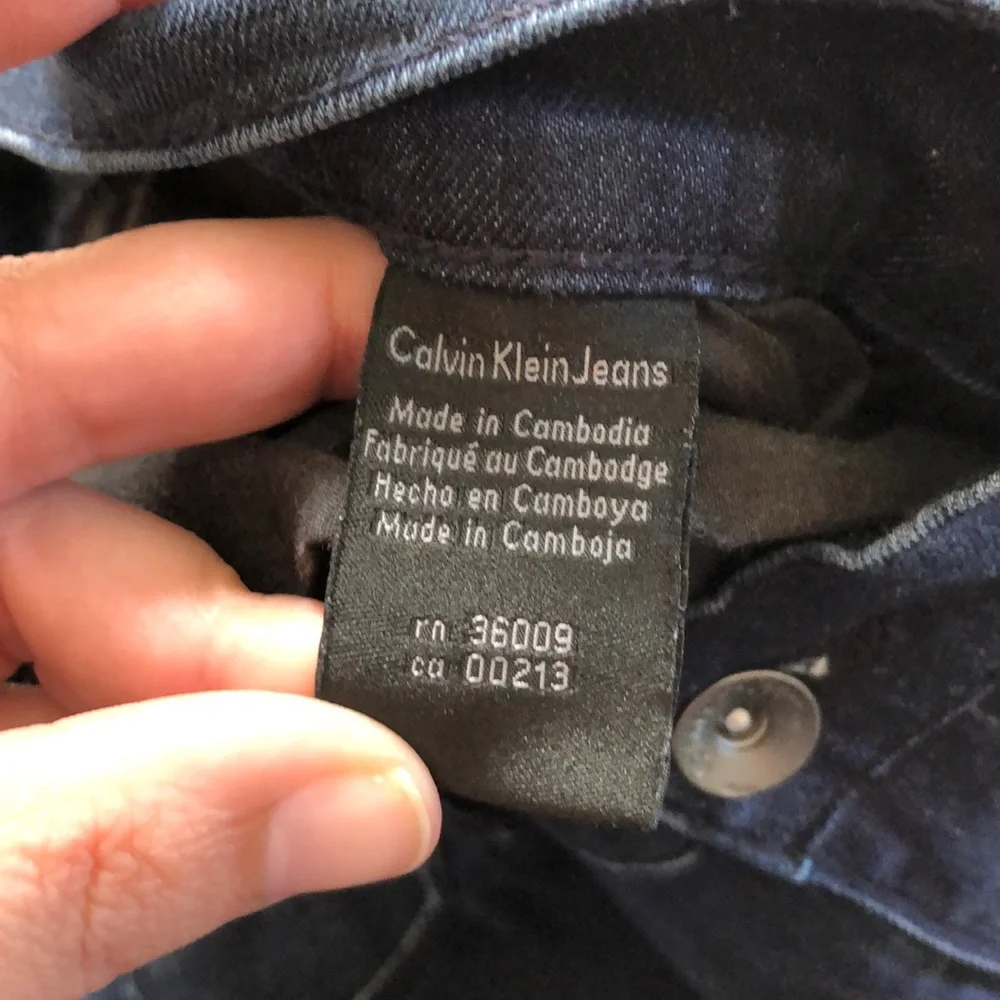 Model Off Duty Calvin Klein Dark‎ Wash Jeans RCKR KICK Dark Blue Size 33/16